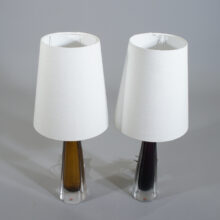 A pair of dtablelamp in glass by Kosta, Sweden. Ett par bordslampor i glas kosta Wigerdals