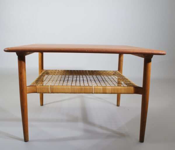 Coffee table in solid teak with rattan. Kurt Østervig for Jason, Denmark. Soffbord i solid teak tidningshylla i rotting. Wigerdals