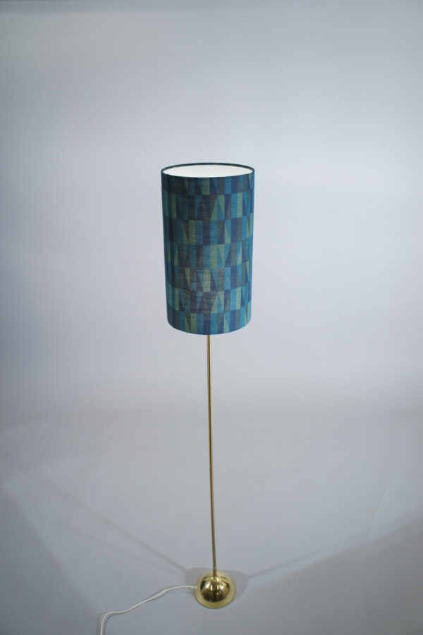 Floor lamp i brass by Hans-Agne Jakobsson, Sweden. New shade by Sven Markelius with the fabric "Prisma", Golvlampa i mässing markelius prisma