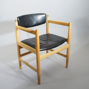 Børge Mogensen for Karl Andersson & Söner. Armchair in oak with seat and back in leather. Karmstol i ek och läder Wigerdals