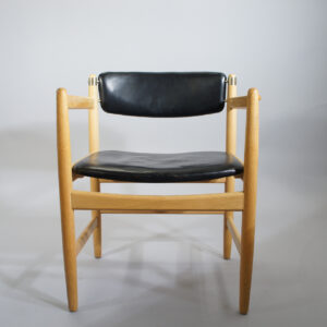 Børge Mogensen for Karl Andersson & Söner. Armchair in oak with seat and back in leather. Karmstol i ek och läder Wigerdals