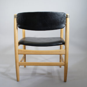 Børge Mogensen for Karl Andersson & Söner. Armchair in oak with seat and back in leather. Karmstol i ek och läder Wigerdal