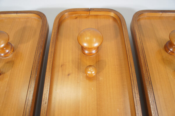 Italian coat hanger in valnut. 1960's klädkrok klädhängare valnöt wigerdals