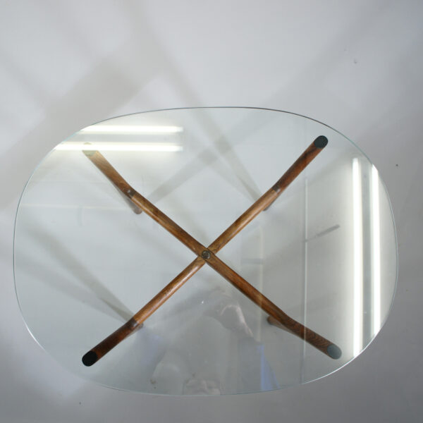 Side table by Illum Wikkelsö in rosewood and glass top. Lampbord soffbord sidobord i jakaranda glas. Wigerdal
