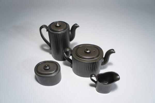 Tea & coffee set by Lillemor Mannerheim/Gefle. "Mangania" Kaffe & téservis