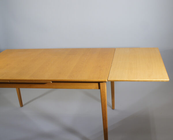 Dining table in oak with exstension boards Matbord i ek udragsskivor 60tal. Wigerdals