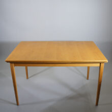 Dining table in oak with exstension boards Matbord i ek utdragsskivor 60-tal. Wigerdal