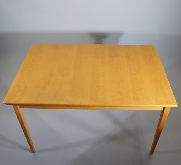 Dining table in oak with exstension boards Matbord i ek utrdragsskivor 60tal wigerdal