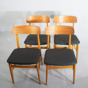 Side chairs in teak beech with seats in sky. Matstolar wigerdals.com