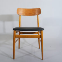 Side chairs in teak beech with seats in sky. Matstolar wigerdals.com