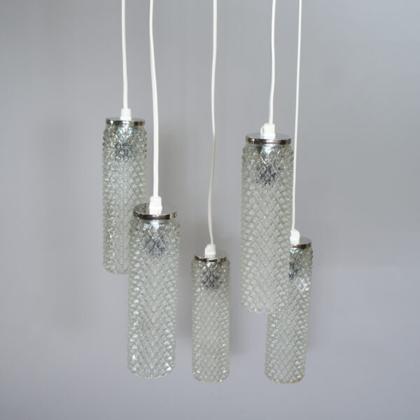 Ceiling lamp in chrome with 5 shades i glass. Wigerdals Värld taklampa i krom glas 70-tal.