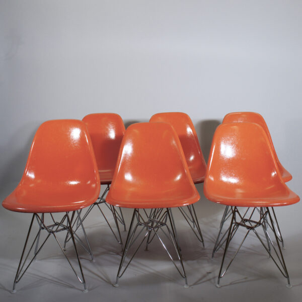 Charles & Ray Eames for Herman Miller. DSR. Six chairs in glassfibre with new eiffel legs. Stolar glasfiber eiffeltorn. Wigerdals.com