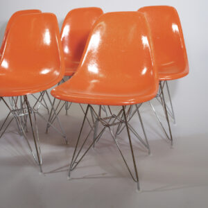 Charles & Ray Eames for Herman Miller. DSR. Six chairs in glassfibre with new eiffel legs. Stolar glasfiber eiffeltorn. Wigerdals.com