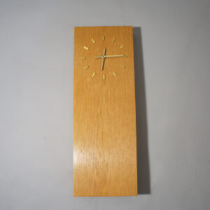 Wall clock in oak with details in brass. Väggur i ek. Wigerdals Värld