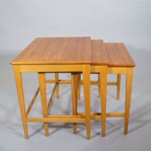 Nesting table in teak. Fröseke, Bra Bohag. Satsbord i tre delar. Wigerdals com.