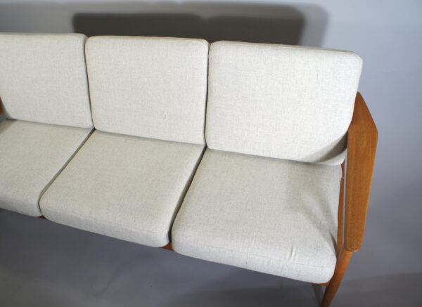 Arne Vodder for France & Son , Denmark. . Sofa in teak. 3-sitssoffa. Wigerdals