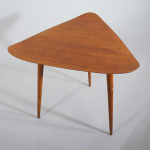 Side table in teak. Triangel shape. 1950's. Lampbord i teak 50-tal. Wigerdals.com