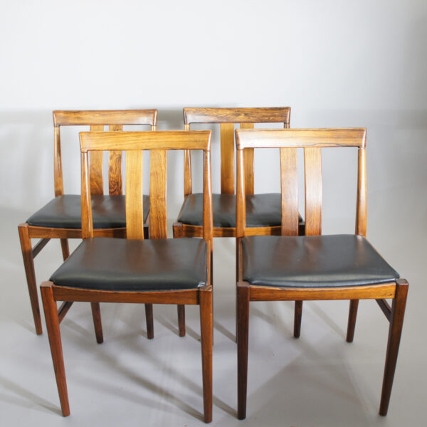Four chairs in rosewood/palisander with seats in leather. 4 matstolar i jakaranda med sitsar i skinn. Wigerdals