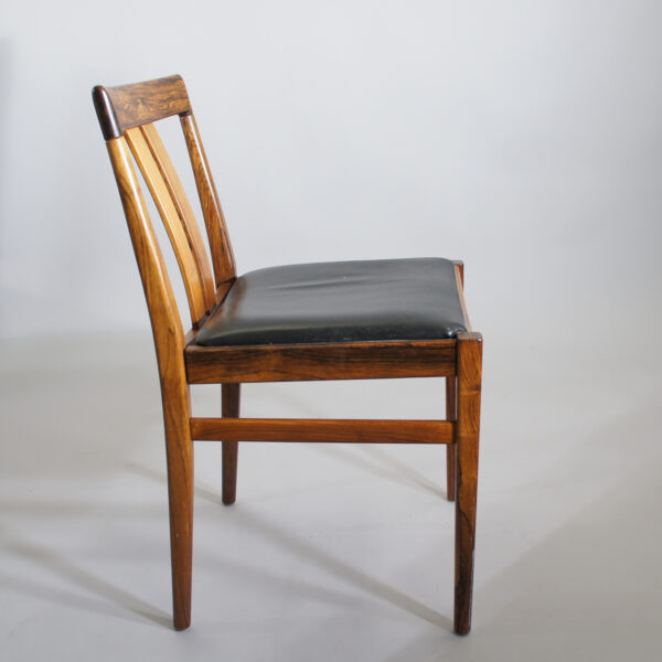 Four side chairs in rosewood/palisander with seats in leather. Matstolar i jakaranda sits i läder Wigerdals