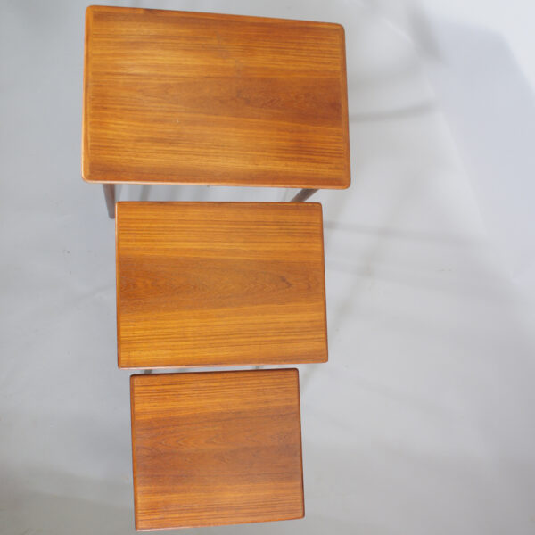 3 piece nesting table in teak. Satsbord Wigerdal.com