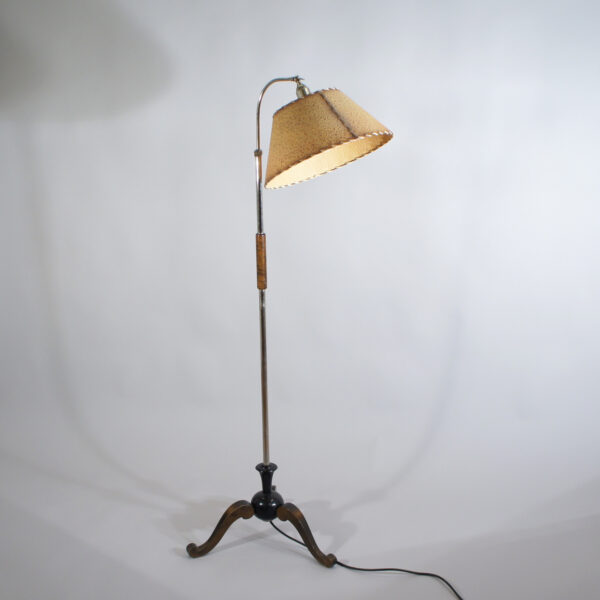 1930's table lamp in chrome, mahogany and shade in perchment. Golvlampa 30-tal wigerdals