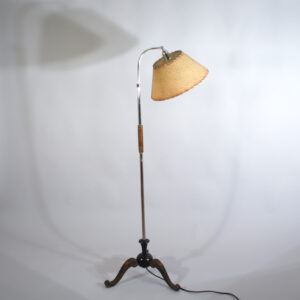 1930's table lamp in chrome, mahogany and shade in perchment. Golvlampa 1930-tal Wigerdals Värld