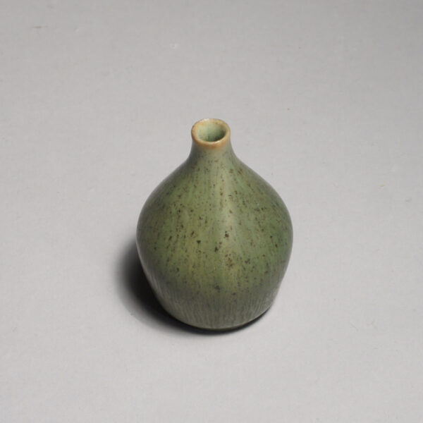 Carl-Harry Stålhane for Rörstrand, Sweden. Miniature Ceramic vase with harefur glaze. Miniatyrvas med harpälsglasyr Wigerdals