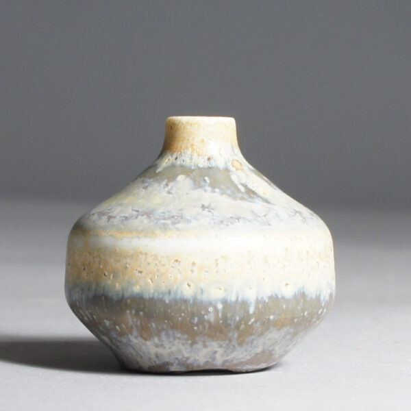 Miniature vase in stoneware by Carl-Harry Stålhane. Miniatyr Wigerdals Väld