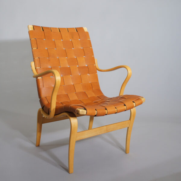 Bruno Mathsson for Karl Mathsson int. "Eva". Arm chair in beech with new webbing in leather. Karmstol i bok med sadelgjord i läder. Wigerdals Värld