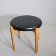 Uno & Östen Kristiansson for Luxus, Sweden. Ottoman in oak and seat in sky. Pall i ek sits i vinyl. Wigerdals.com