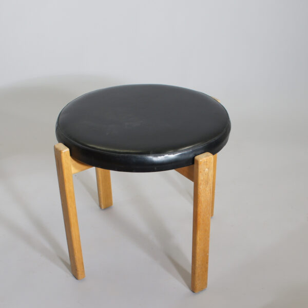 Uno & Östen Kristiansson for Luxus, Sweden. Ottoman in oak and seat in sky. Pall i ek sits i vinyl. Wigerdals.com