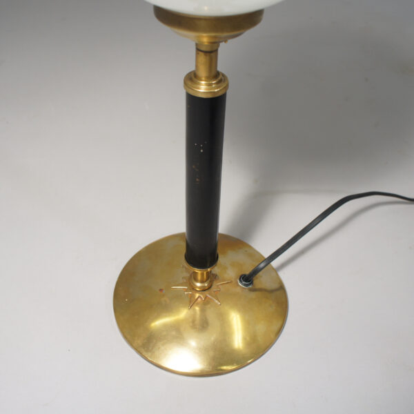 1930's desk lamp in brass and glass. Bordslampa i mässing med glaskupa 30-tal. Wigerdals