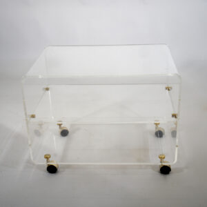 Side table in clear plexiglass on wheels by David Lange, France. Bord i plexiglas på hjul. Wigerdals Värld