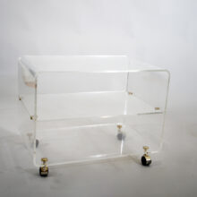 Side table in clear plexiglass on wheels by David Lange, France. Bord i plexiglas på hjul. Wigerdals Värld