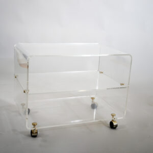 Side table in clear plexiglass on wheels by David Lange, France. Bord i plexiglas på hjul. Wigerdals Värld