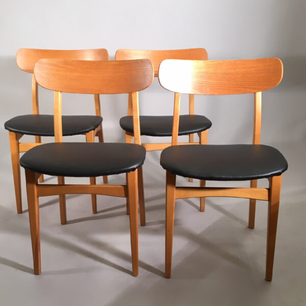 Four side chairs in beech elm and seats in sky. 1950's. Fyra nyklädda matstolar i bok och alm. 1950-tal. Wigerdals