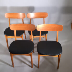 Four side chairs in beech elm and seats in sky. 1950's. Fyra nyklädda matstolar i bok och alm. 50-tal. Wigerdal.se