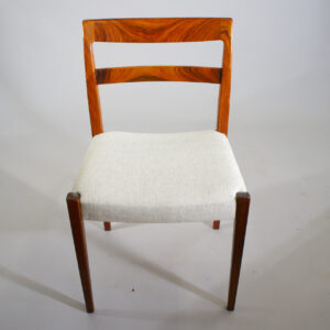 Nils Jonsson for Troeds. 8 side chairs in rosewood with new upholstering. 8 Nylädda matstolar i jakaranda. Wigerdals Värld