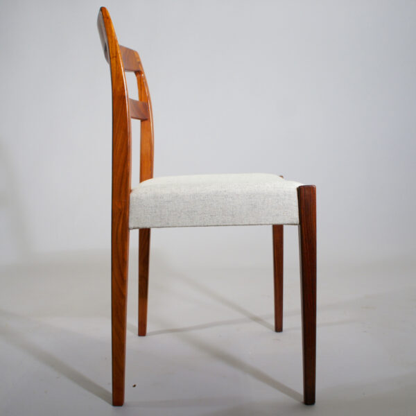 Nils Jonsson for Troeds. 8 side chairs in rosewood with new upholstering. 8 Nykläddda matstolar i jakaranda. Wigerdals.com