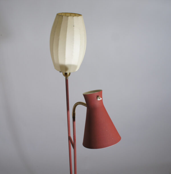 1950's floor lamp in painted metal and rubber coating. Golvlampa 1950-tal Wigerdals Värld