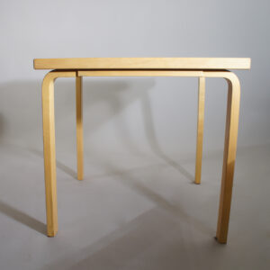 Aalvar Alto for Artek. Dining table i birch and laminate. Matbord i björk Wigerdal.com