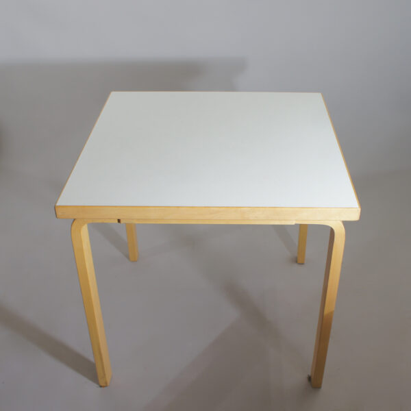 Aalvar Alto for Artek. Dining table i birch and laminate. Matbord i björk och laminat. Wigerdals Värld