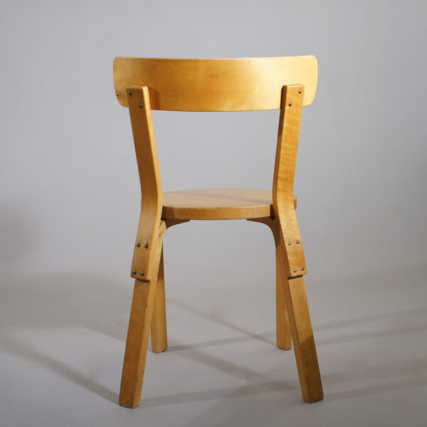 Aalvar Alto for Artek. 4 chairs in birch mod 68. 4 st matstolar wigerdals