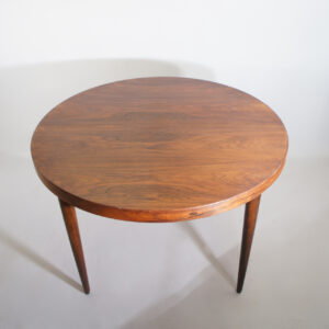 1960's round dining table with extension board in rosewood by Kai Kristiansen, Denmark. Runt matbord med iläggskiva i jakaranda