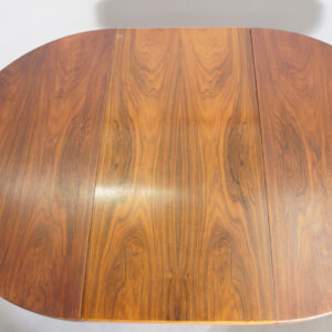 1960's round dining table with extension board in rosewood by Kai Kristiansen, Denmark. Runt matbord i jakaranda med iläggsskiva