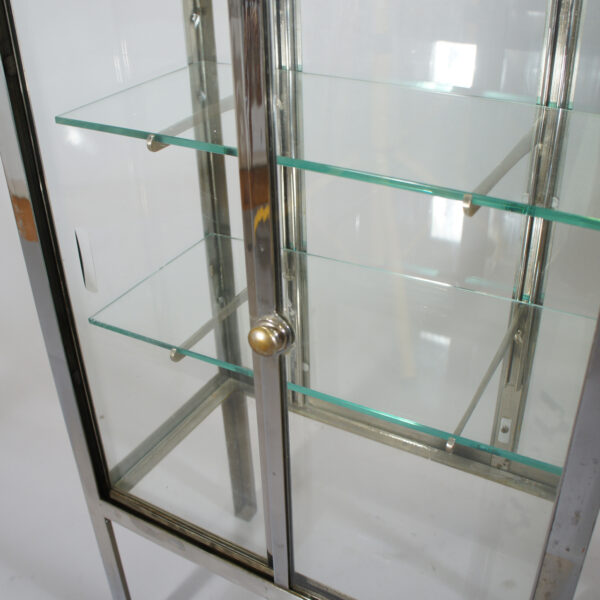 1930's glass cabin in chrome steel. Vitrinskåp krom glas Wigerdals Värld