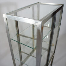 1930's glass cabin in chrome steel. Vitrinskåp i kromat stål glas 1930tal. Wigerdals Värld