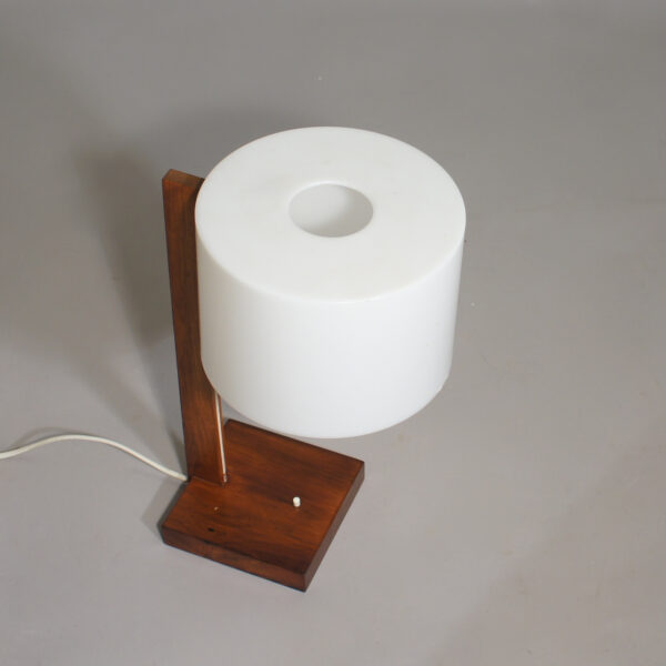 Desk lamp in rosewood by Uno & Östen Kristiansson for Luxus, Sweden. Bordslampa jakaranda wigerdals värld