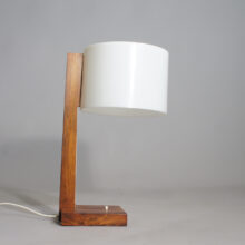 Desk lamp in rosewood by Uno & Östen Kristiansson for Luxus, Sweden. Bordslampa i jakaranda wigerdals värld