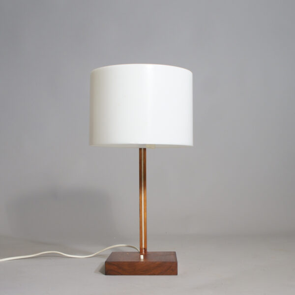 Desk lamp in rosewood by Uno & Östen Kristiansson for Luxus, Sweden. Bordslampa i jakaranda wigerdals Värld
